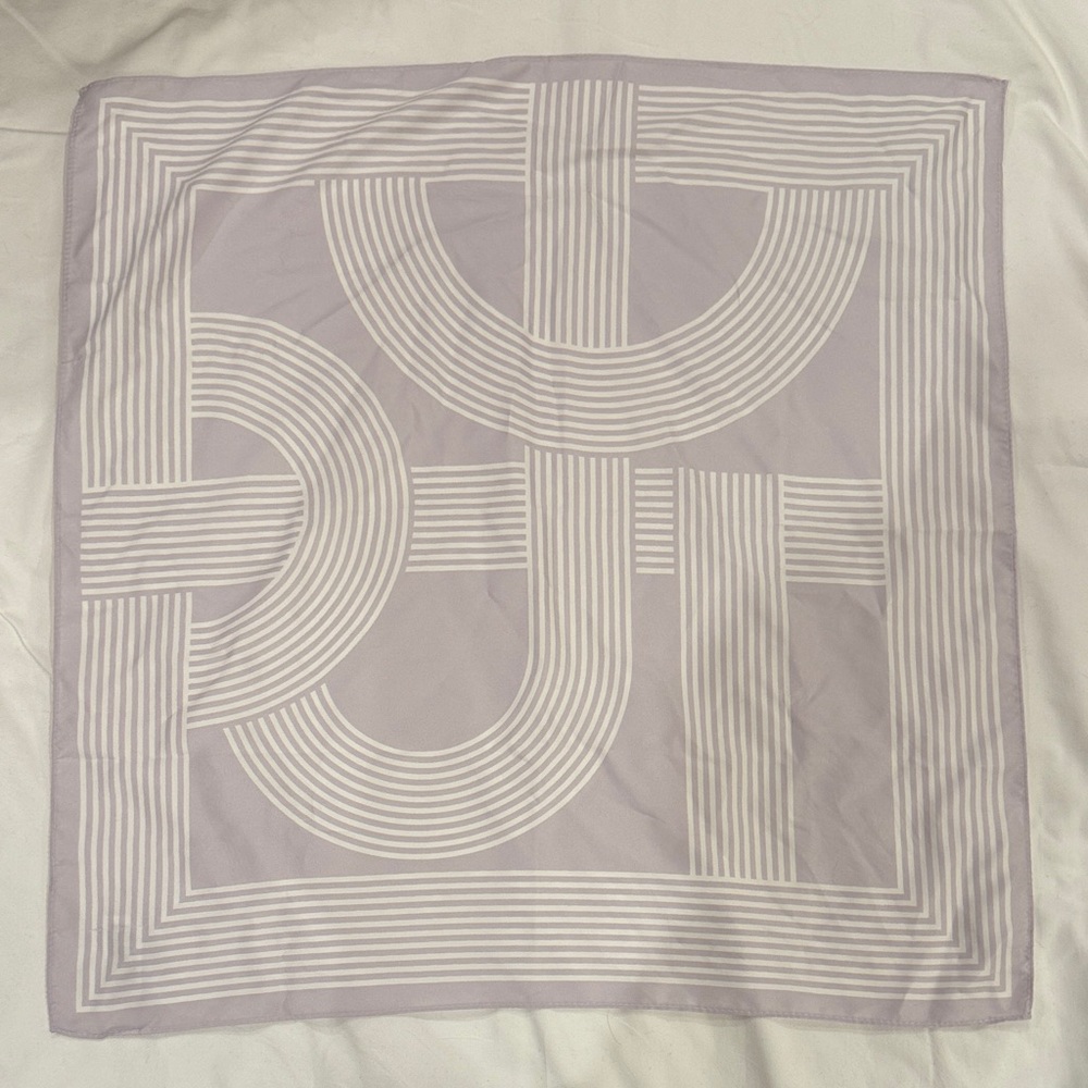 H&M Geometric Patterned Scarf in Lavender and White